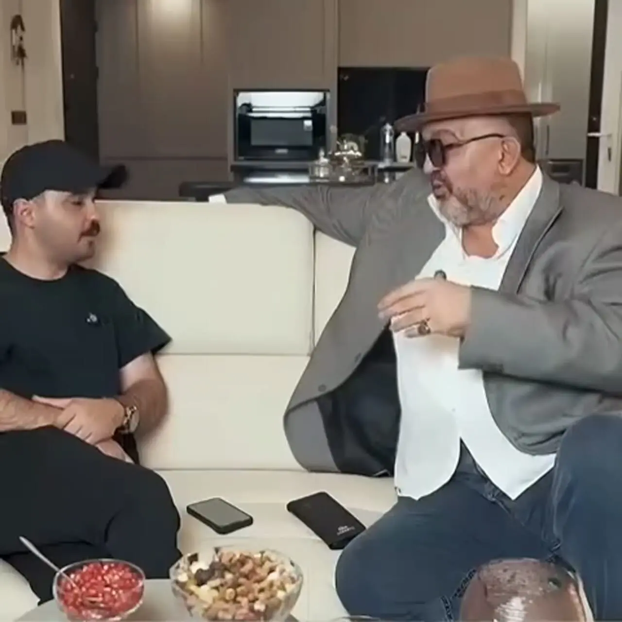 پرحاشيه،ايراندوست