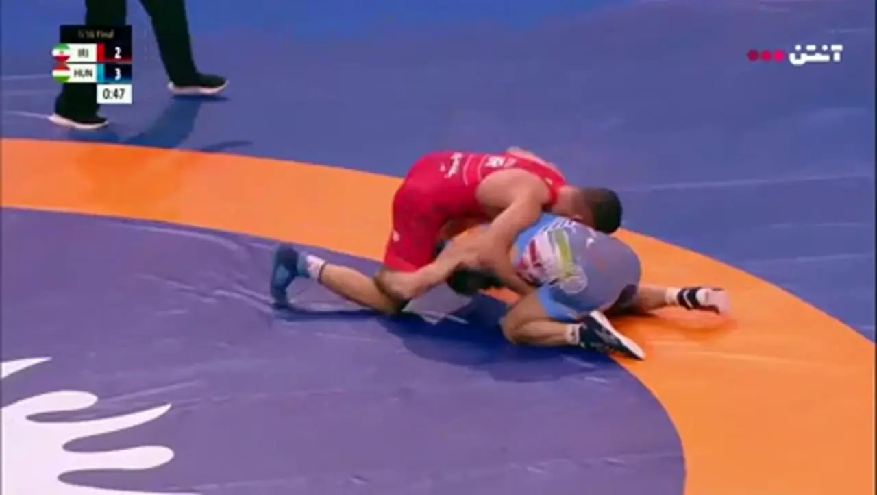 Amir Mohammad Yazdani defeats Hungarian opponent in 74kg wrestling match